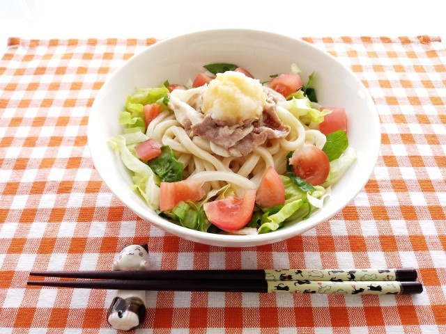 旬の食材で「サラダうどん」