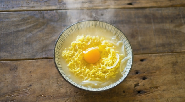 【袋麺派？　カップ麺派？】インスタントラーメンを斬る！
