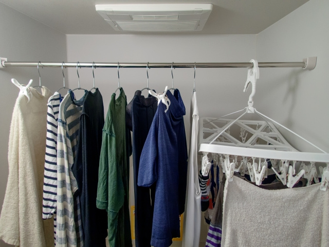 雨の日に洗濯物を干せるだけじゃない！浴室乾燥機付き賃貸物件のメリットの画像