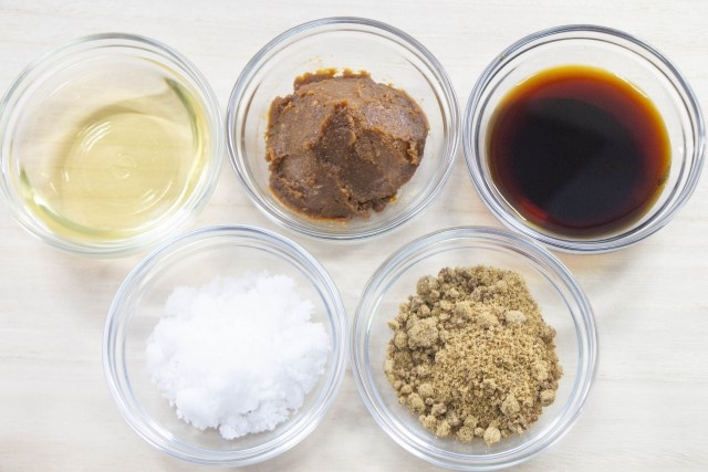 ３．調味料類をそろえる