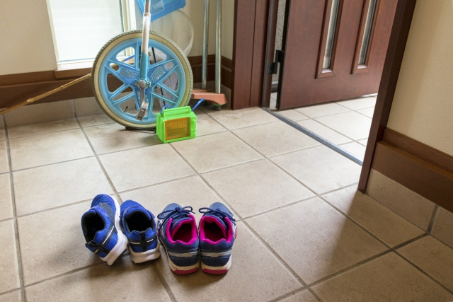 お家の顔である玄関をキレイにしよう！汚れる原因と簡単な掃除方法