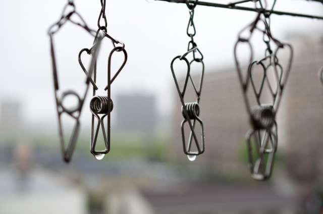 【突然の雨で洗濯物が！】洗い直すべき？どうすれば良いかご紹介！の記事