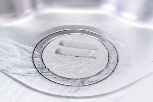 【排水溝の臭いを絶つ！賃貸物件の場所ごとの原因と対処法をご紹介】の画像