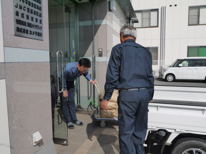 残り半分のお米を運んで頂きました。