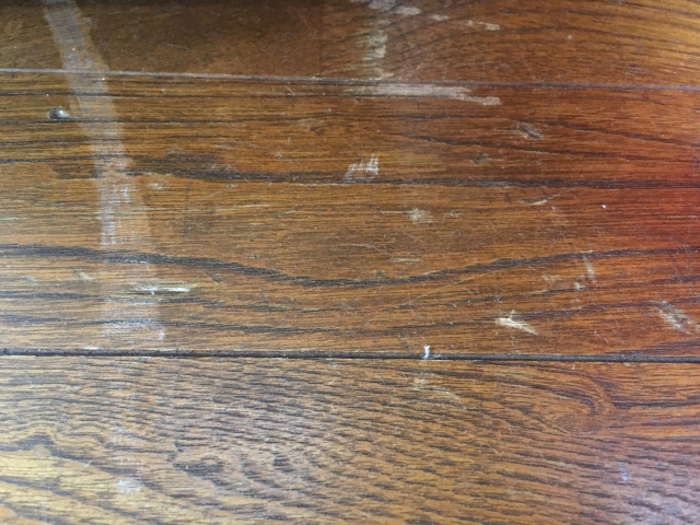 賃貸のフローリングに傷をつけてしまったら？費用負担と対策をご紹介の画像