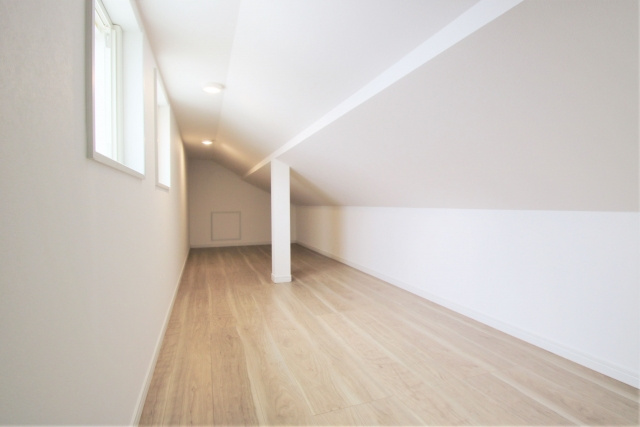 マイホームに憧れの秘密基地を！屋根裏部屋のメリット・デメリットとは？