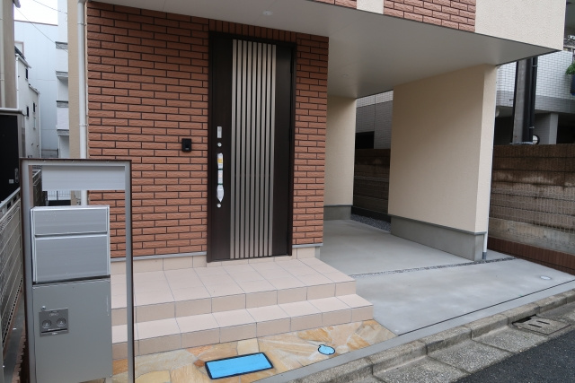 エクステリアのアクセント！新築一戸建てのおすすめ郵便ポストは？の画像