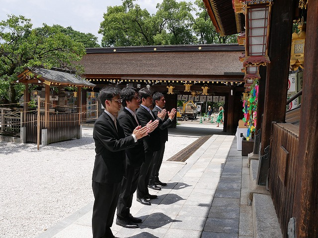スタッフ＆学生一同で、合格祈願のお祈り