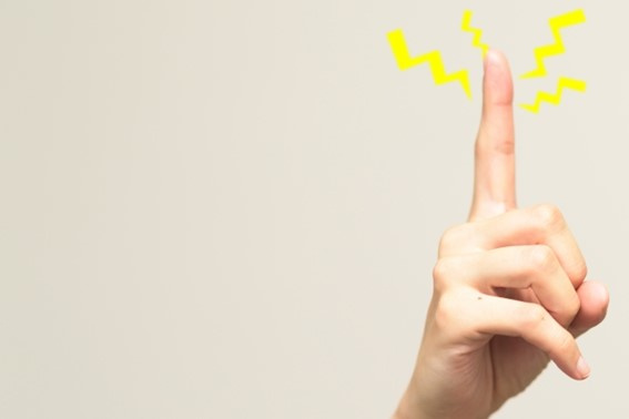 静電気でなぜ痛みを感じるのか？