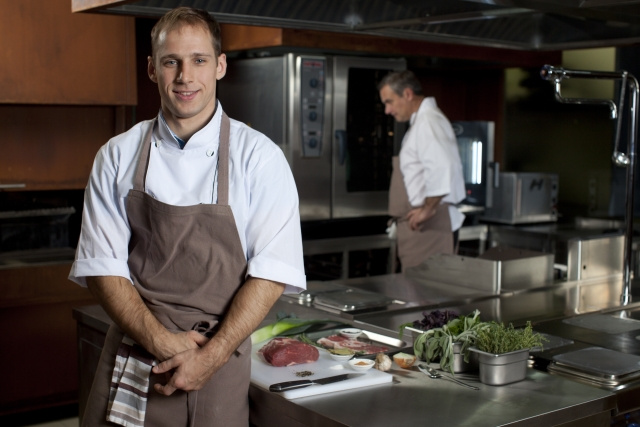 飲食業界で外国人を雇用する際に必要なことや注意点についての画像
