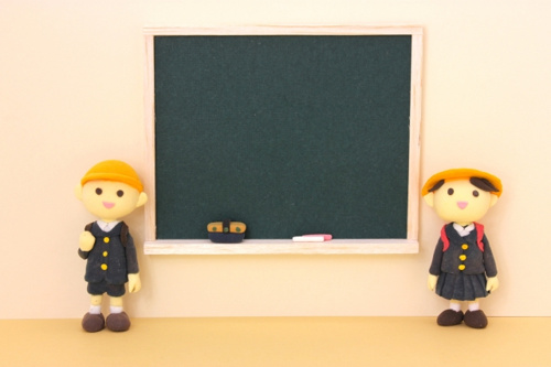 吹田市にある千里たけみ小学校と佐井寺小学校とは