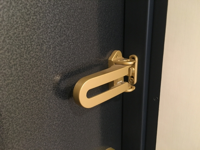 玄関防犯対策| 賃貸物件でも使える防犯グッズをご紹介の画像