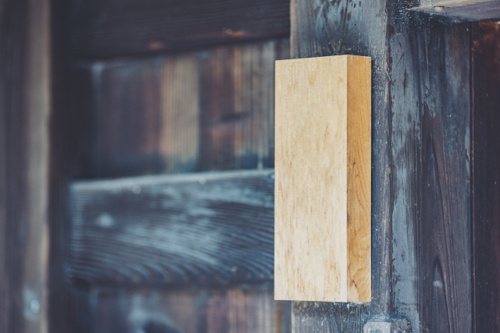 新築の一戸建てに表札は必要？メリットとデメリットを解説