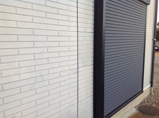 マイホームに窓シャッターをつけるメリットとは？窓シャッターの役割を解説