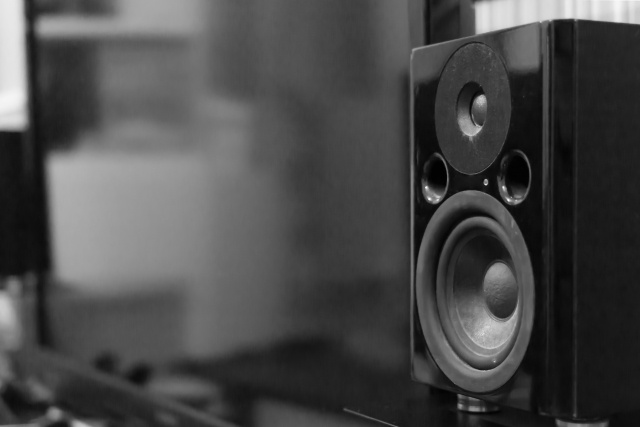 賃貸マンションで音楽を楽しむための防音対策！スピーカー設置のポイントとは！？の画像