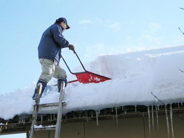 賃貸住宅の雪下ろしは誰がしなければならないのかの画像