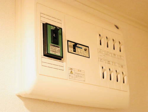 賃貸の部屋で頻繁にブレーカーが落ちてしまう時の原因と対策を解説