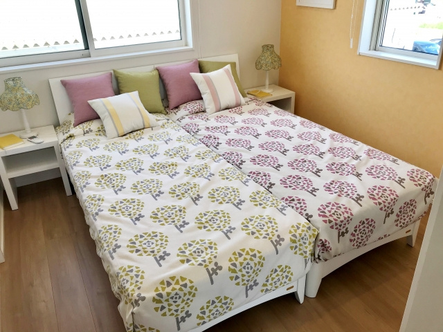 夫婦にぴったりの寝室の広さとは 一人用の場合は 寝室づくりのポイントを解説 明石の不動産売買なら株式会社e Homeへ 夫婦にぴったりの寝室の広さとは 一人用の場合は 寝室づくりのポイントを解説 明石の不動産売買なら株式会社e Homeへ