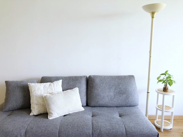 賃貸物件の狭い部屋でもソファは置ける!ソファのメリットや置く工夫を紹介の画像