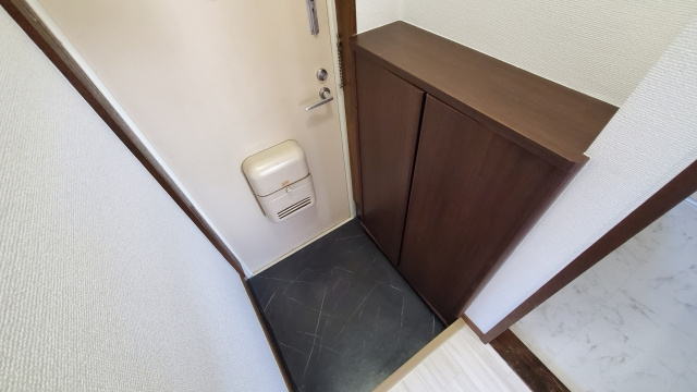 玄関が狭いと思ったら試したい収納＆おしゃれ空間づくりのためのアイデアの画像