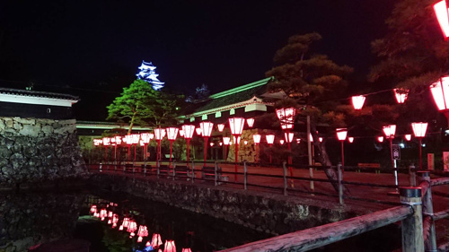 帰り道を彩るピンクの光 高知城 高知市の不動産購入 売却 中央開発株式会社