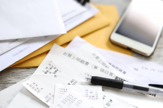 捨てる書類と保管する書類を分ける