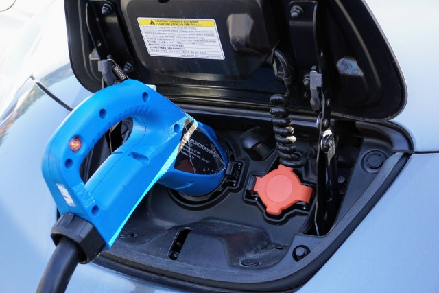 どうやれば便利？賃貸住まいで電気自動車を充電する方法！注意点も解説