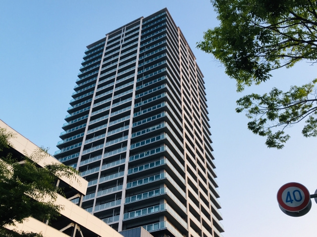 マンションの最上階はおすすめ？購入前にメリットや注意点を確認！の画像