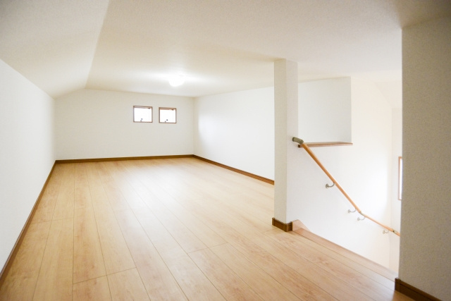 新築購入時に屋根裏部屋の設置を検討している人必見！費用や活用方法は？の画像