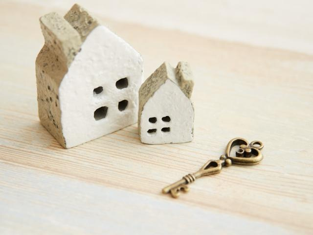 【女性の一人暮らしはオートロック必須？】安心の防犯設備について