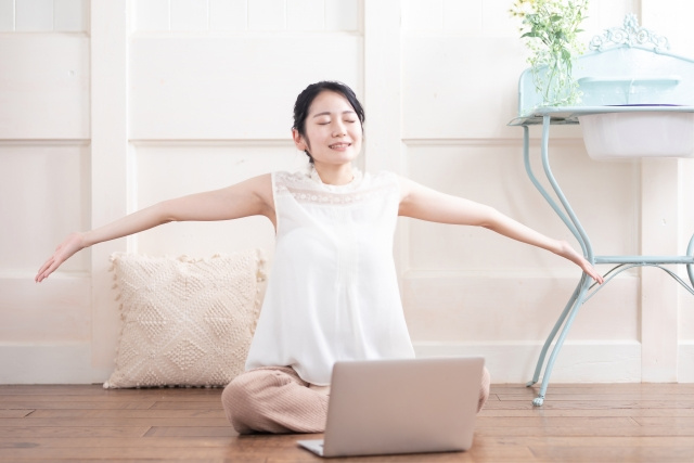 肩こり撃退！日常にちょこっとヨガをプラスしよう