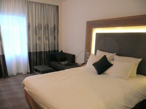 夫婦の寝室の広さは何畳がベスト？寝室を別々にするメリットも