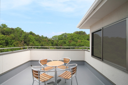 バルコニーとベランダとテラスはどう違うの？メリットとデメリットは？