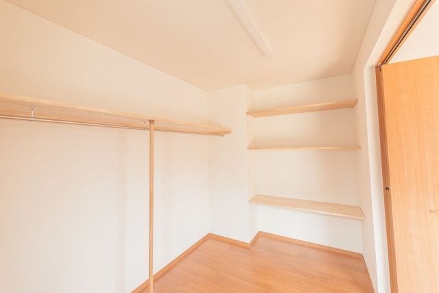 戸建ての人気設備のひとつウォークインクローゼットのメリットと注意点を知っておこうの画像