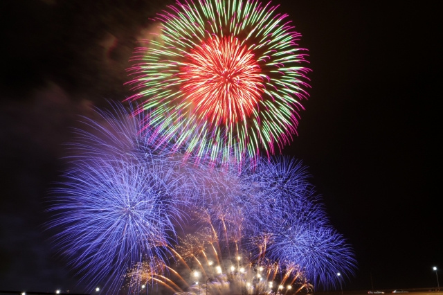 大阪市の十三で開催される「なにわ淀川花火大会」は魅力がたくさん！の画像