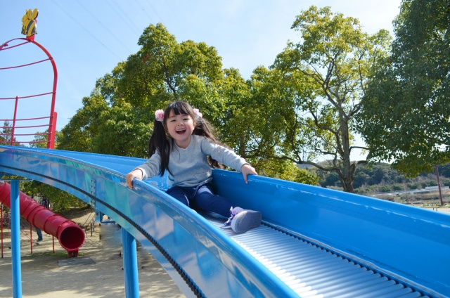 葛飾区の東立石緑地公園は大人から子どもまで楽しめる遊具や健康器具がいっぱい！の画像