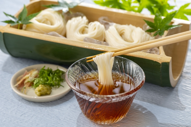奈良の名物グルメ　極細で繊細なのどごしの「三輪素麺」