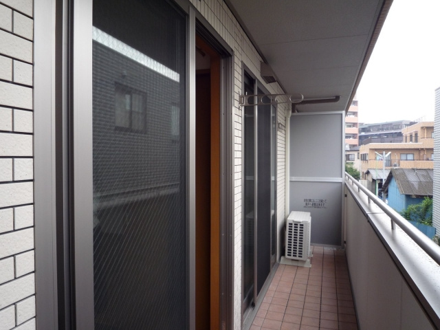 住宅の窓に使用されている複層ガラスとは？メリットと注意点を解説の画像