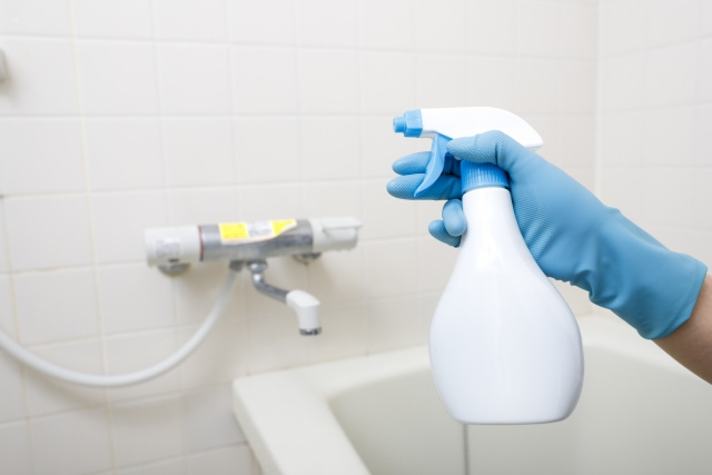 賃貸物件でのお風呂汚れが気になる！黄ばみの原因と対策を解説の画像