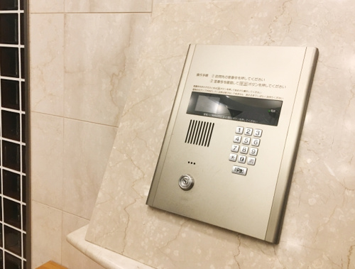 オートロック付き賃貸物件のメリットは？置き配や緊急時の対応も解説