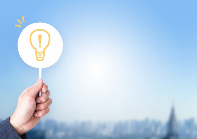 ダイニングテーブルにはいろいろな素材や塗装がある