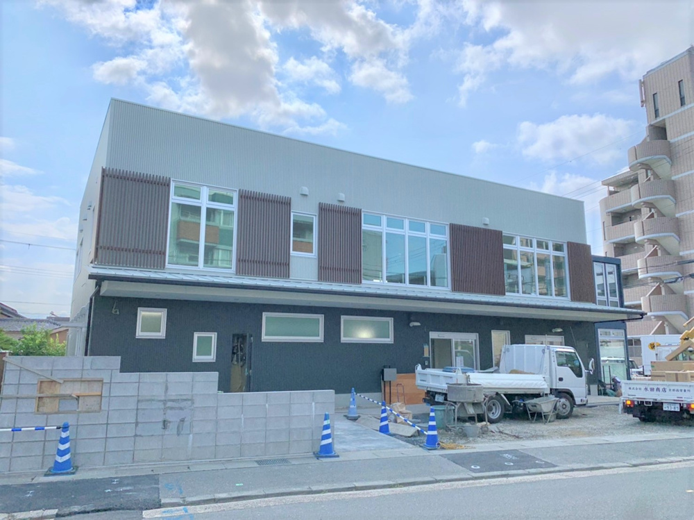 クラストホームお隣の建物の画像