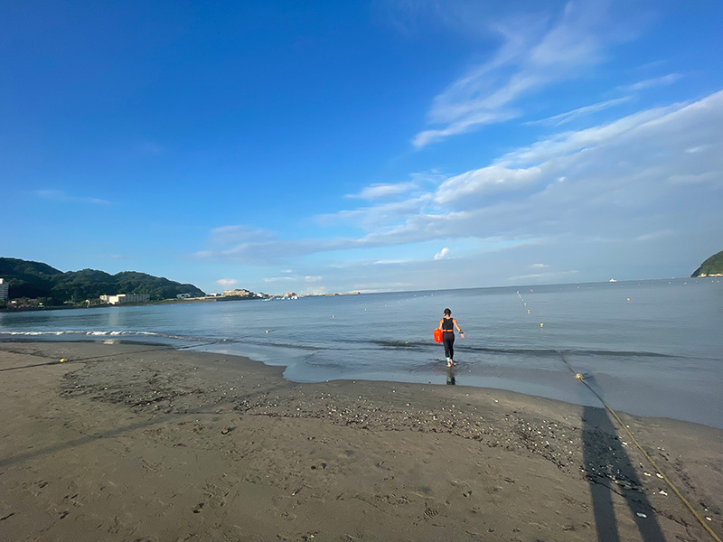出勤前の朝活(海水浴)の画像