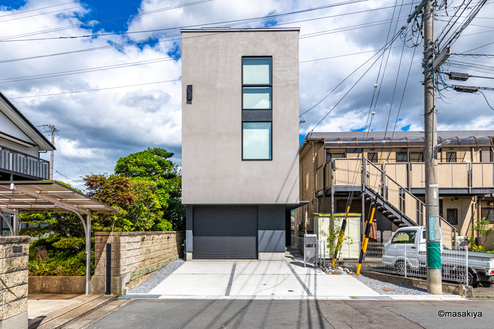 土地30坪に3階建ての画像