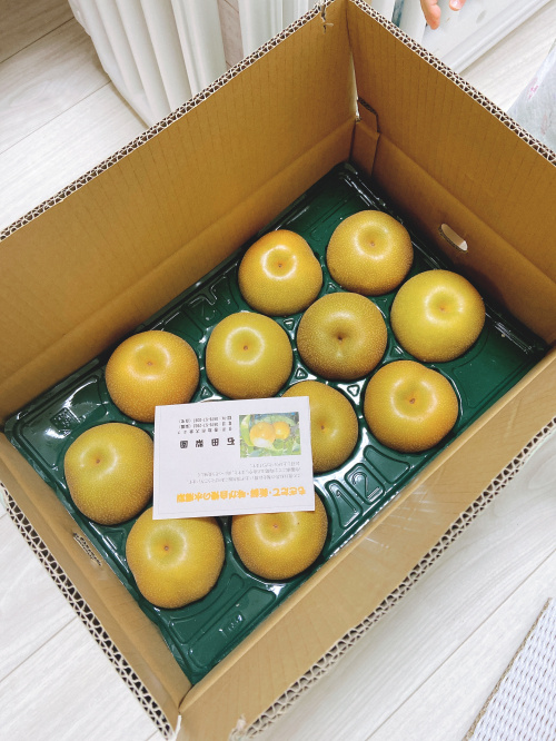 口いっぱいに頬張る幸せの画像