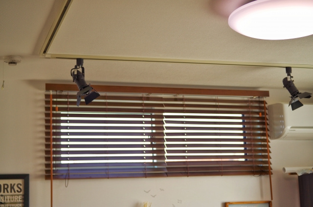 賃貸物件でも取り付け可能！木製ブラインドがおすすめの理由や取り付け方法とは？