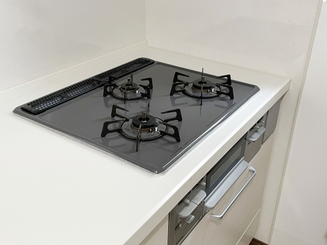 賃貸物件選びでも気になる！キッチンのコンロはガスとIHのどちらがおすすめ？の画像