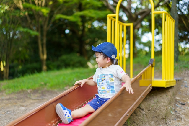 明石市にある子どもが遊べる「石ケ谷公園」にはどんな遊具や施設がある？の画像
