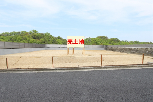 不動産売却における土地の譲渡とは？贈与と相続との違いも解説