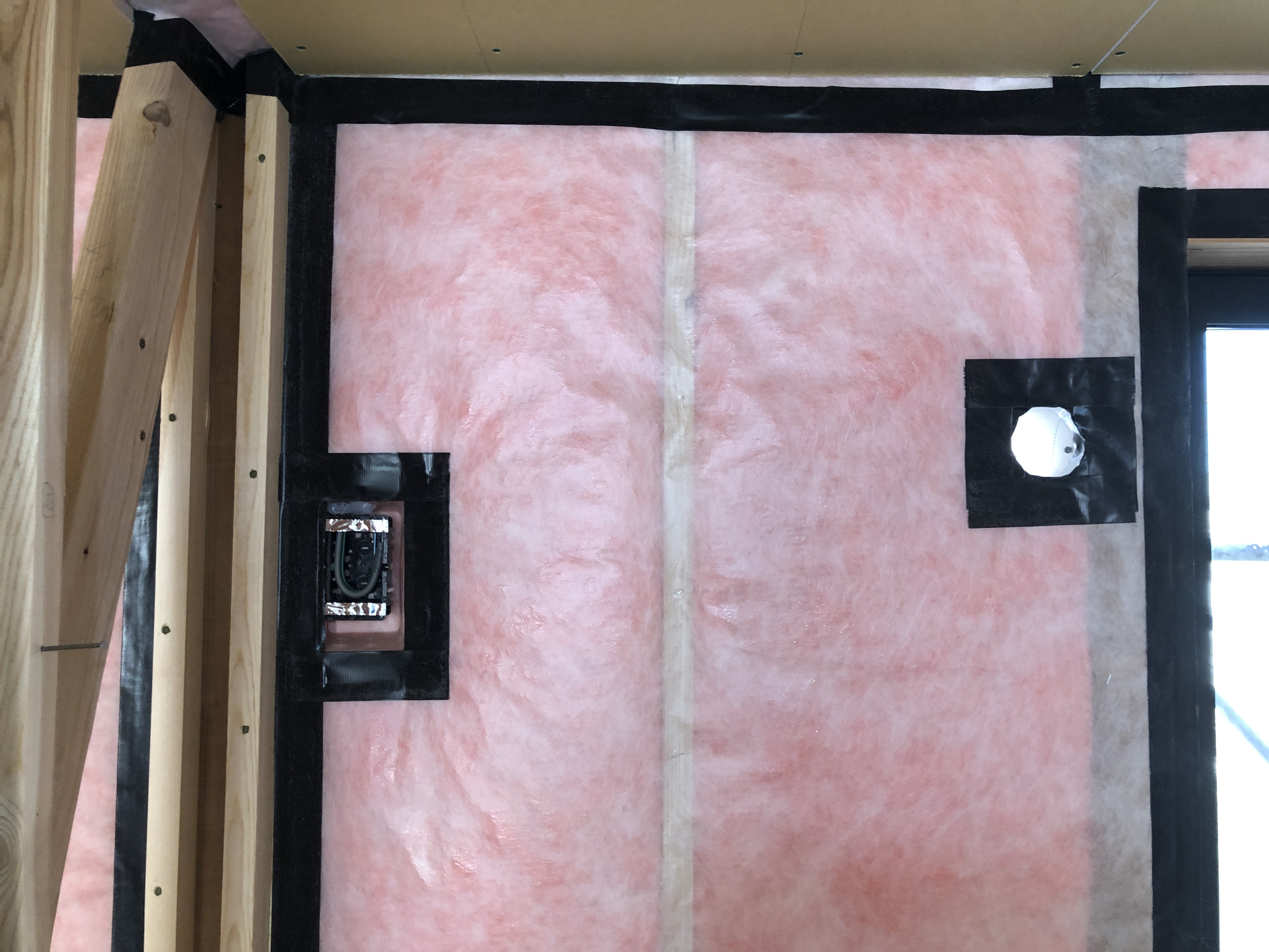 丁寧なグラスウール施工